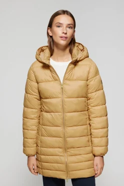 Abrigo Corinne color camel ultralight con capucha y logotipo Polo Club