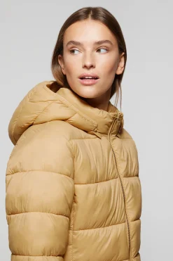 Abrigo Corinne color camel ultralight con capucha y logotipo Polo Club