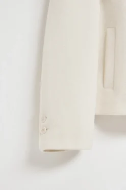 Abrigo corto Lita beige abotonado y detalles Polo Club