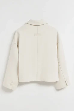 Abrigo corto Lita beige abotonado y detalles Polo Club