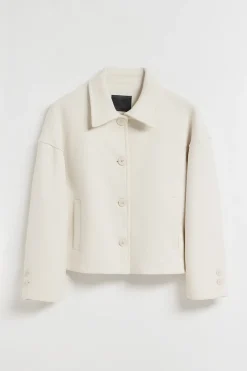Abrigo corto Lita beige abotonado y detalles Polo Club