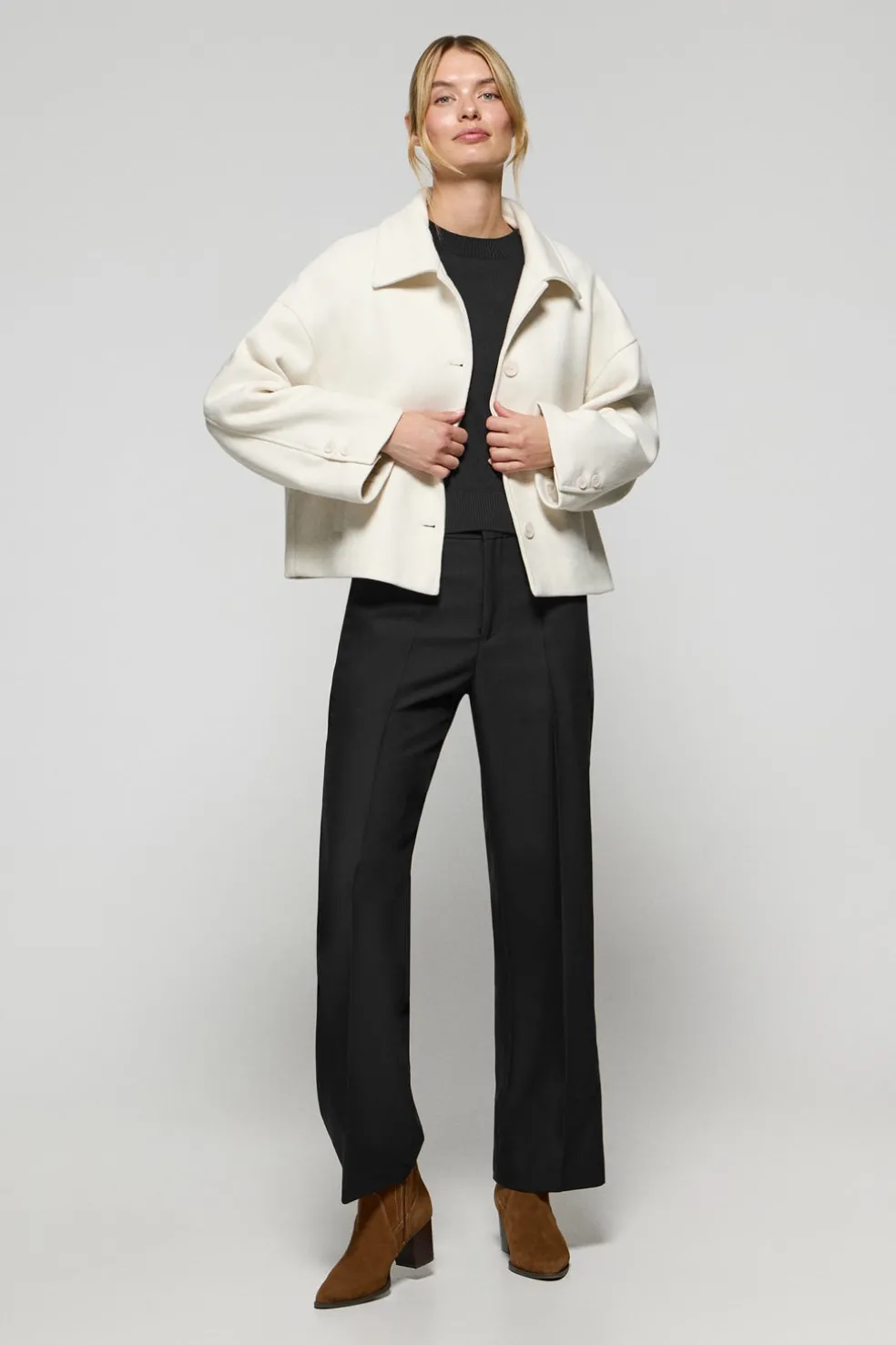 Abrigo corto Lita beige abotonado y detalles Polo Club