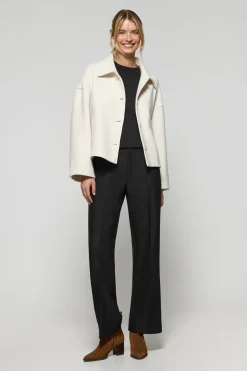 Abrigo corto Lita beige abotonado y detalles Polo Club