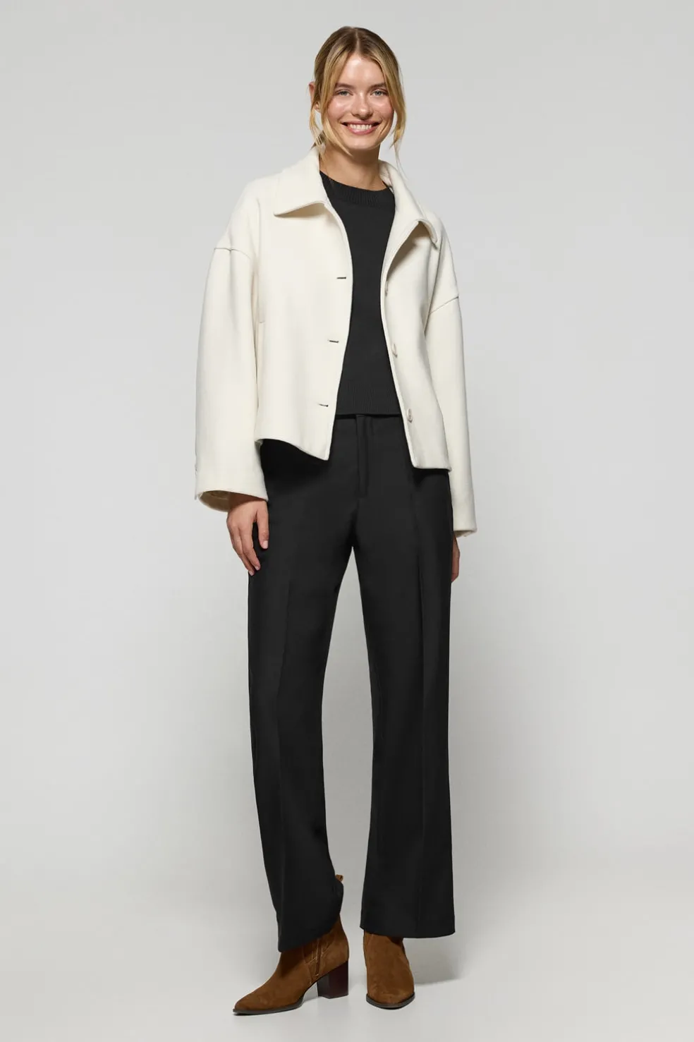 Abrigo corto Lita beige abotonado y detalles Polo Club