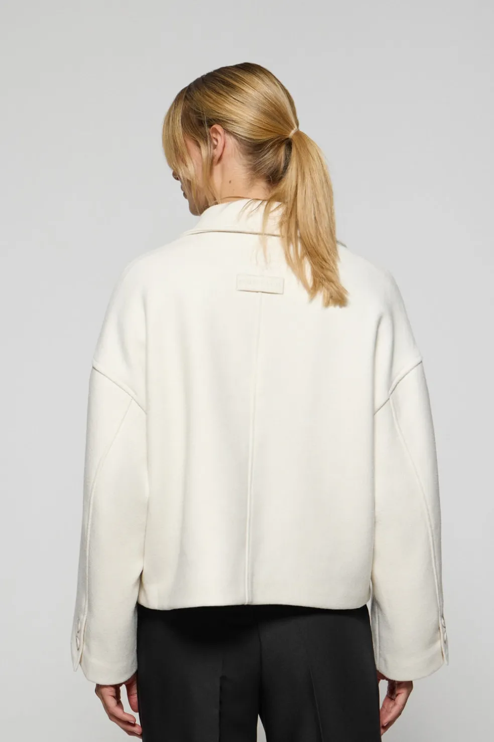 Abrigo corto Lita beige abotonado y detalles Polo Club
