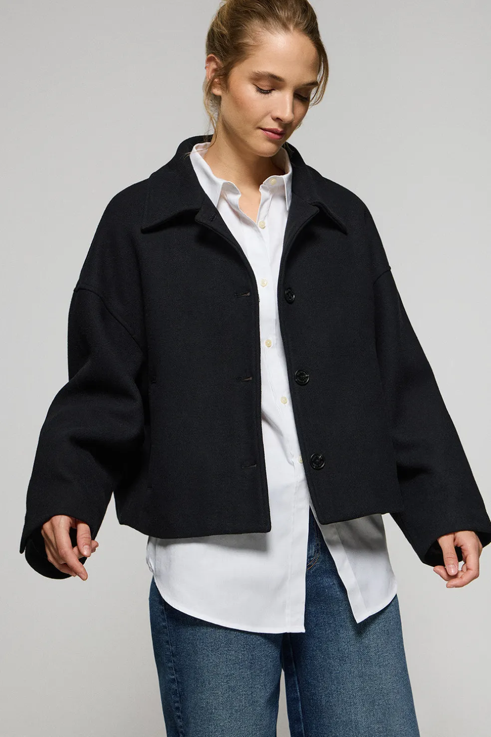 Abrigo corto Lita negro abotonado y detalles Polo Club