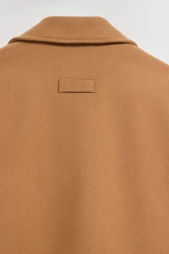 Abrigo corto Lona color camel cruzado abotonado y detalles Polo Club