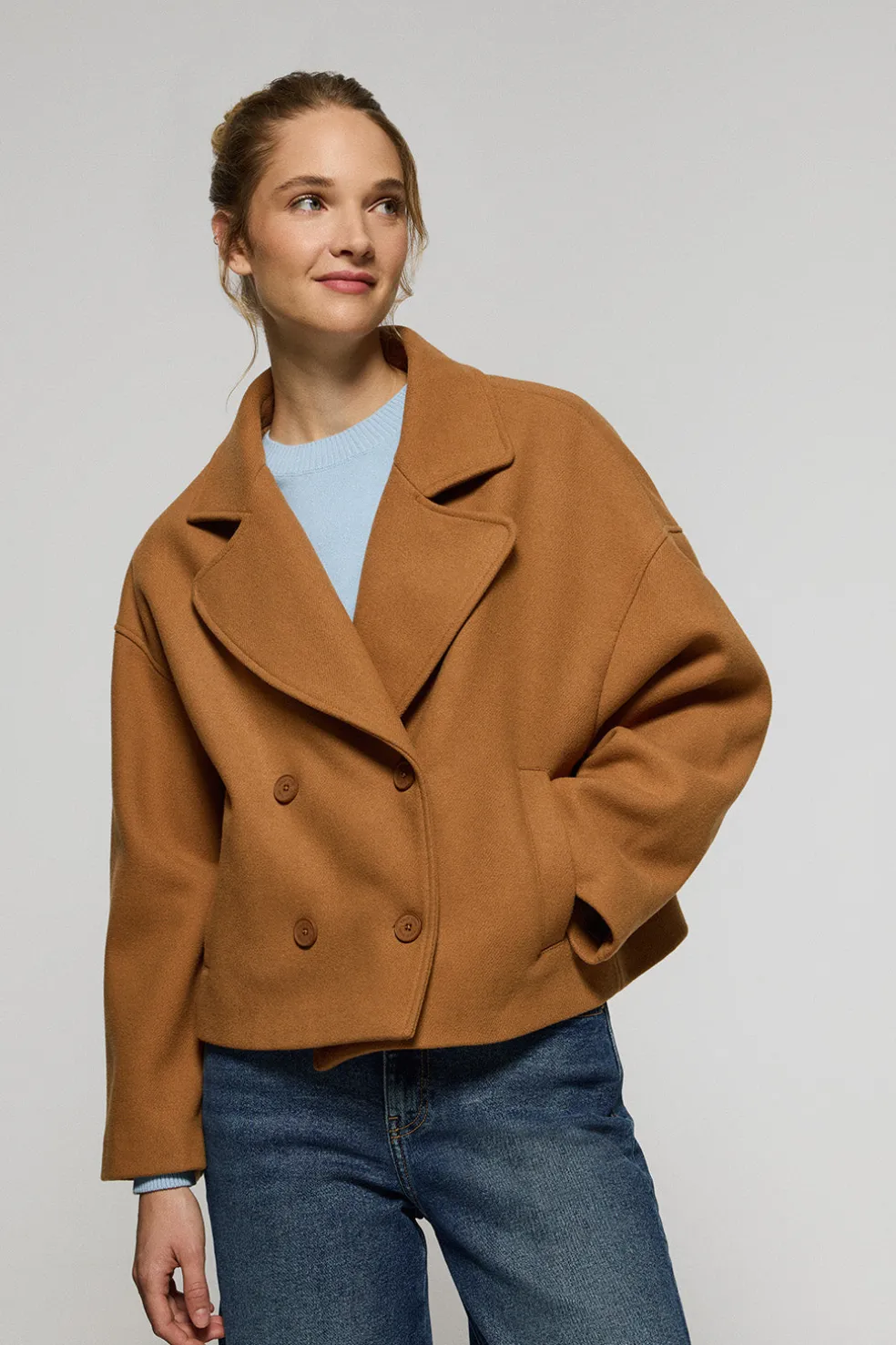 Abrigo corto Lona color camel cruzado abotonado y detalles Polo Club