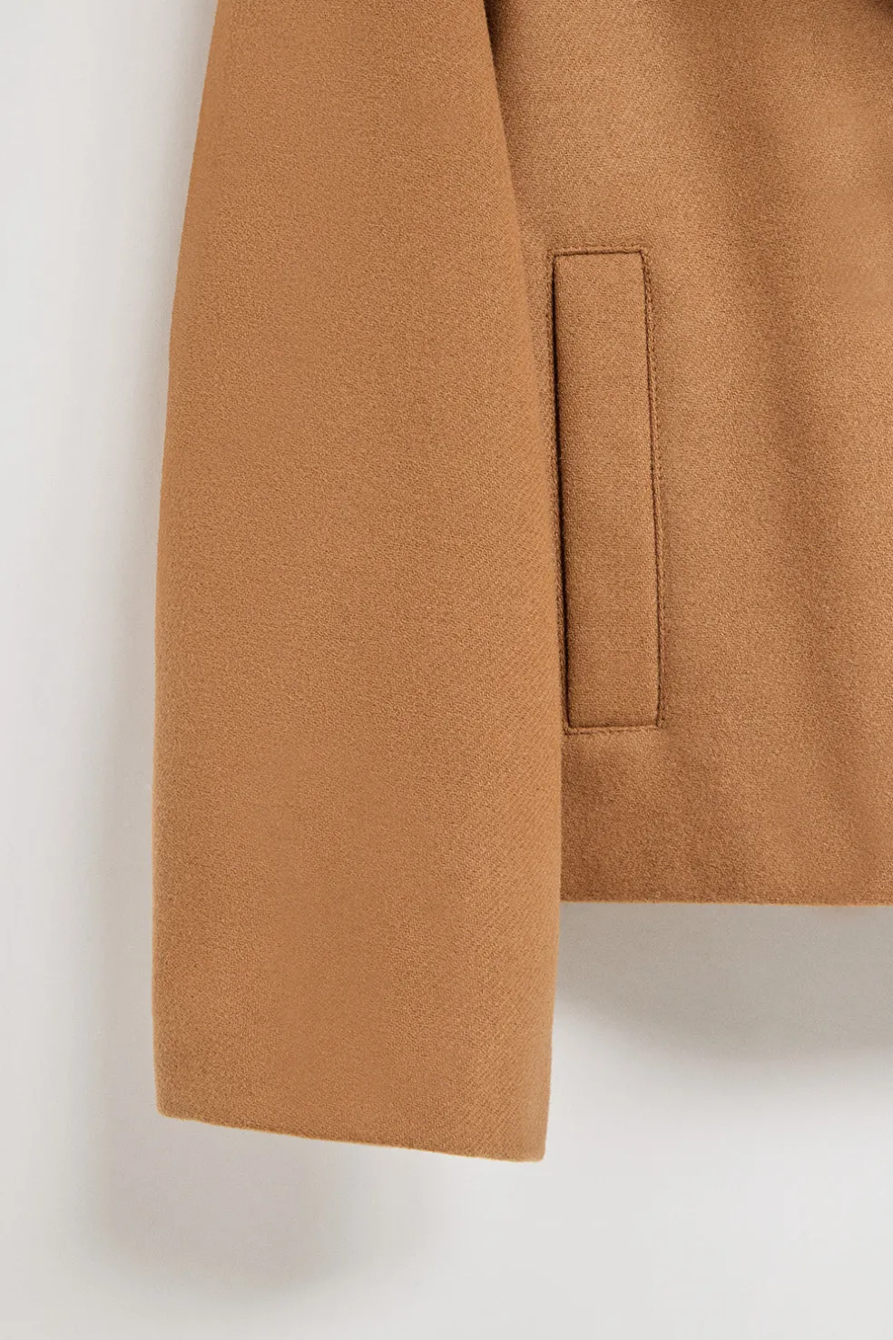 Abrigo corto Lona color camel cruzado abotonado y detalles Polo Club