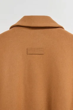 Abrigo largo Carrie color camel de paño y detalles Polo Club