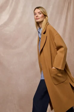Abrigo largo Carrie color camel de paño y detalles Polo Club