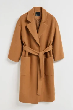 Abrigo largo Carrie color camel de paño y detalles Polo Club