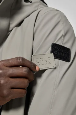 Abrigo Mackey gris piedra de capucha fija y detalles Polo Club