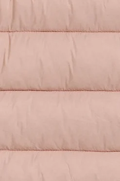 Abrigo Suzette ultralight rosa palo con parche Rigby Go