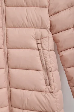 Abrigo Suzette ultralight rosa palo con parche Rigby Go
