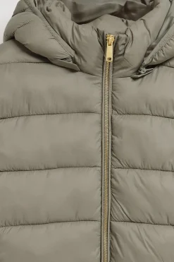 Abrigo ultralight color topo Cecilia de capucha extraíble y bordado PC