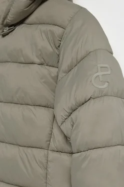 Abrigo ultralight color topo Cecilia de capucha extraíble y bordado PC