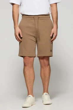 Bermuda Jonas color moca de algodón y patrón relaxed fit con parche en sarga engomado Polo Club
