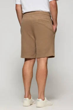 Bermuda Jonas color moca de algodón y patrón relaxed fit con parche en sarga engomado Polo Club