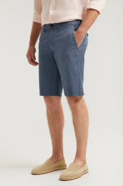 Bermuda relajada azul denim con logo bordado
