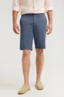 Bermuda relajada azul denim con logo bordado
