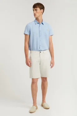 Bermuda relajada gris claro con logo bordado