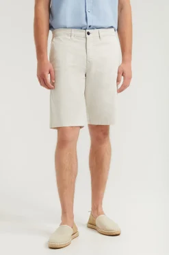 Bermuda relajada gris claro con logo bordado