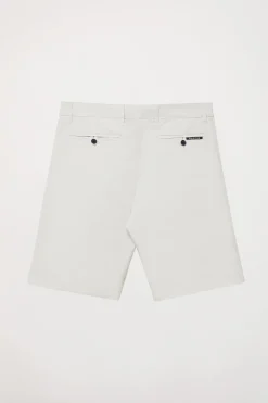 Bermuda relajada gris claro con logo bordado