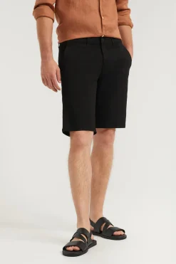 Bermuda relajada negra con logo bordado