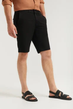 Bermuda relajada negra con logo bordado