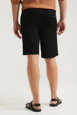 Bermuda relajada negra con logo bordado