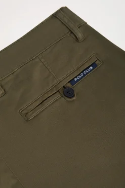 Bermuda relajada verde oliva con logo bordado
