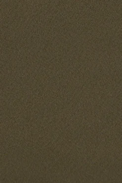 Bermuda relajada verde oliva con logo bordado
