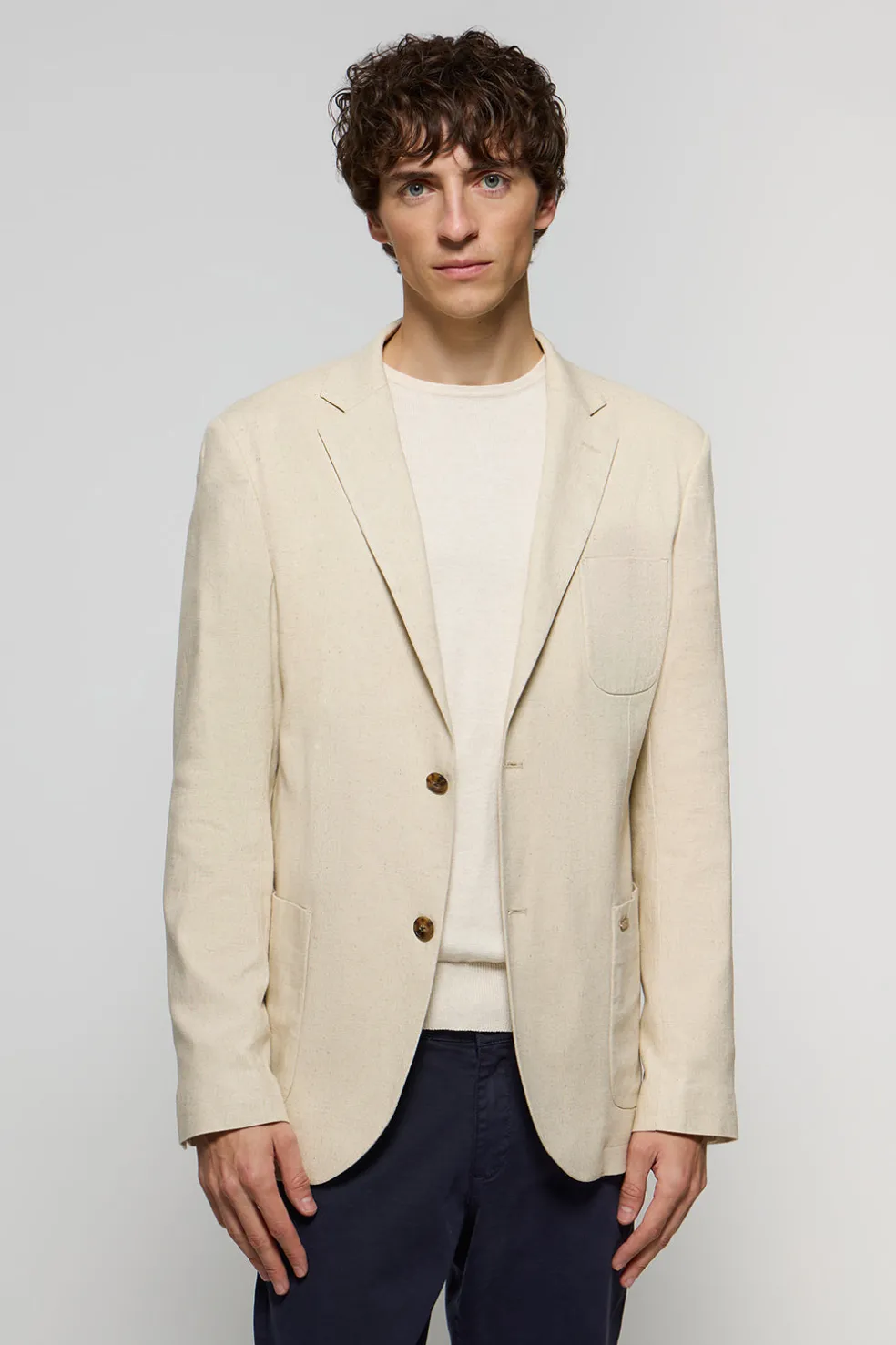 Blazer de lino color arena abotonada con detalles Polo Club