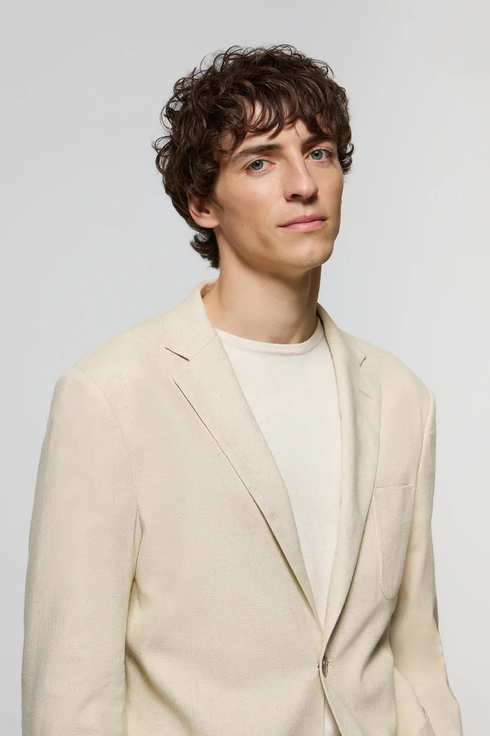 Blazer de lino color arena abotonada con detalles Polo Club