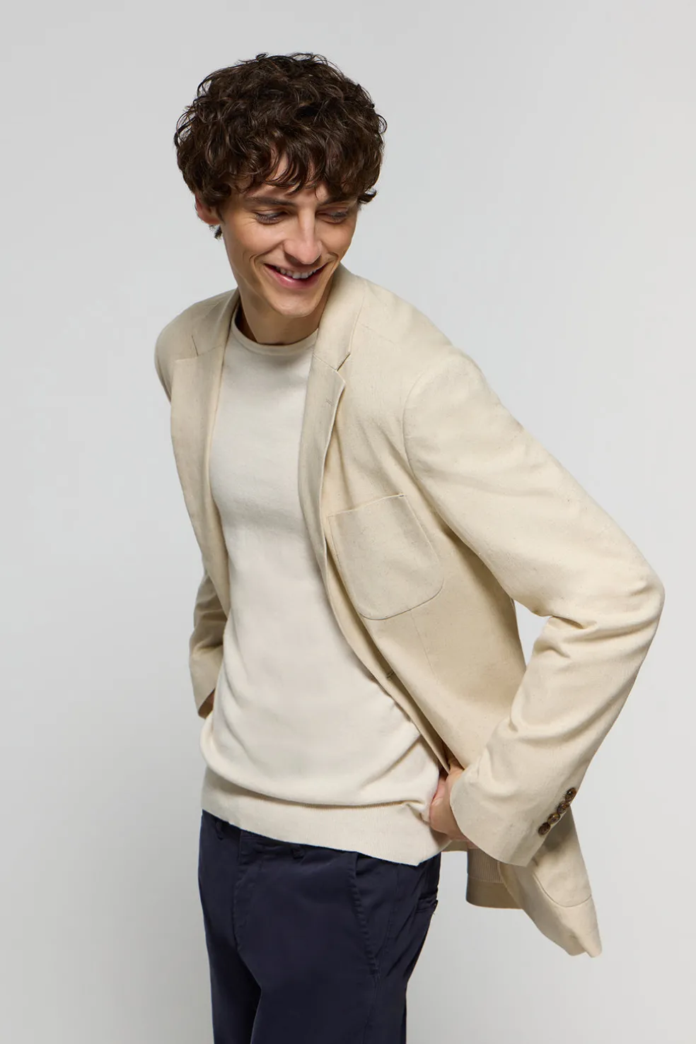Blazer de lino color arena abotonada con detalles Polo Club