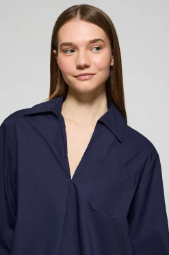 Blusa Solar azul marino de algodón con detalle bordado