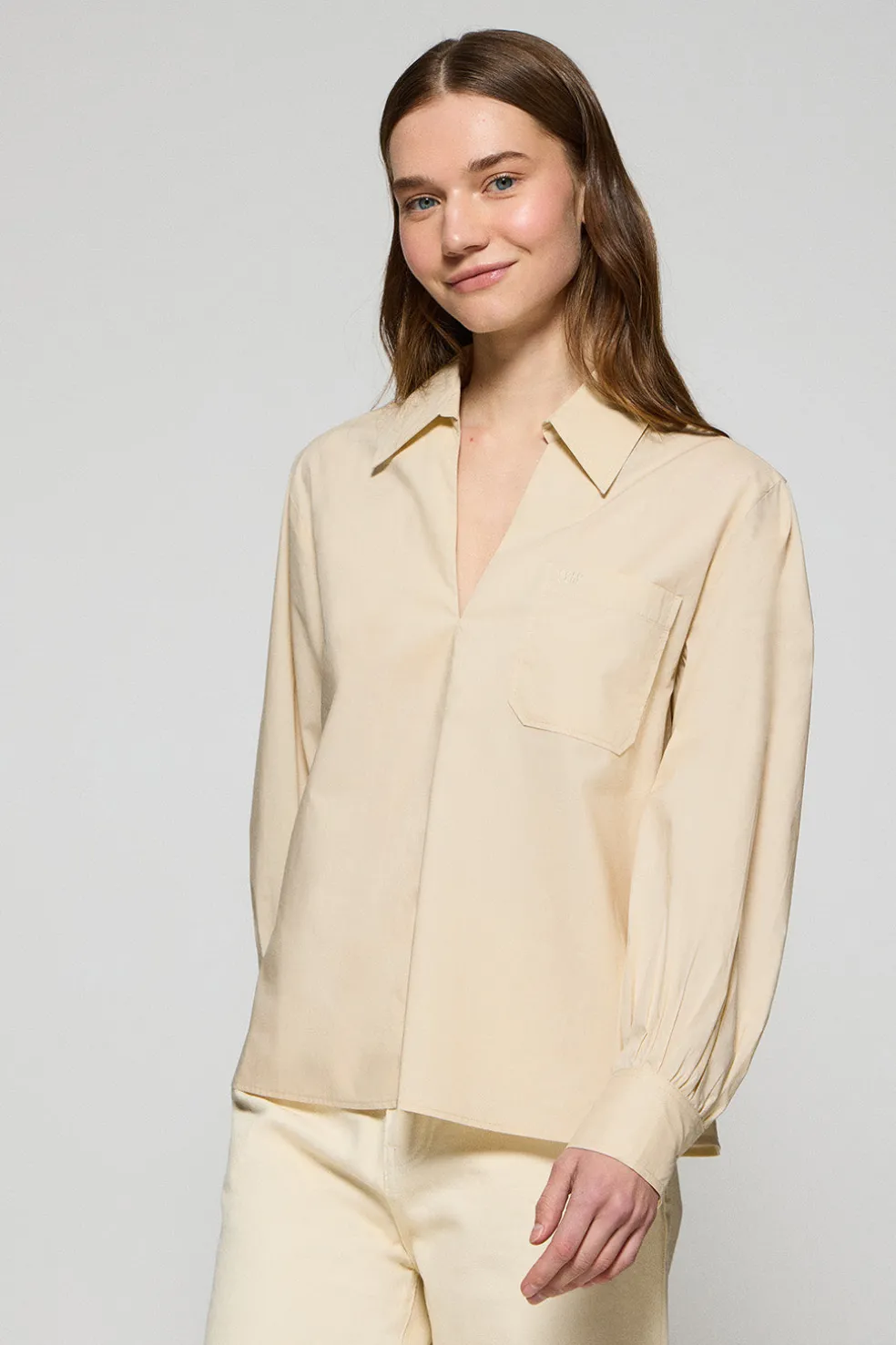 Blusa Solar color beige de algodón con detalle bordado