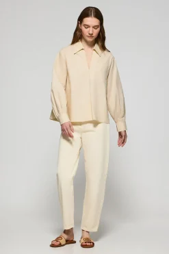 Blusa Solar color beige de algodón con detalle bordado