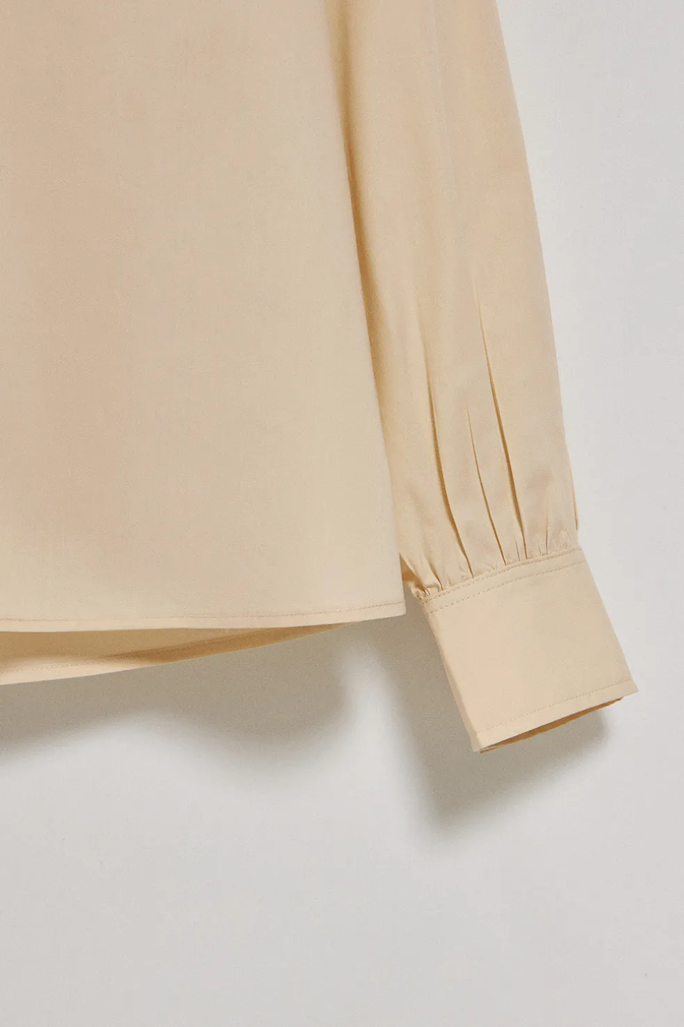 Blusa Solar color beige de algodón con detalle bordado