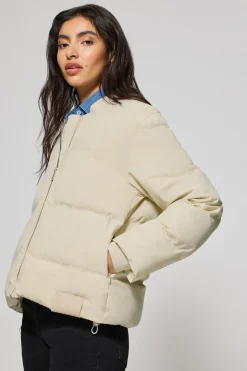 Bomber acolchada beige Dubái con detalle Polo Club