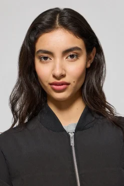 Bomber acolchada negra Dubái con detalle Polo Club