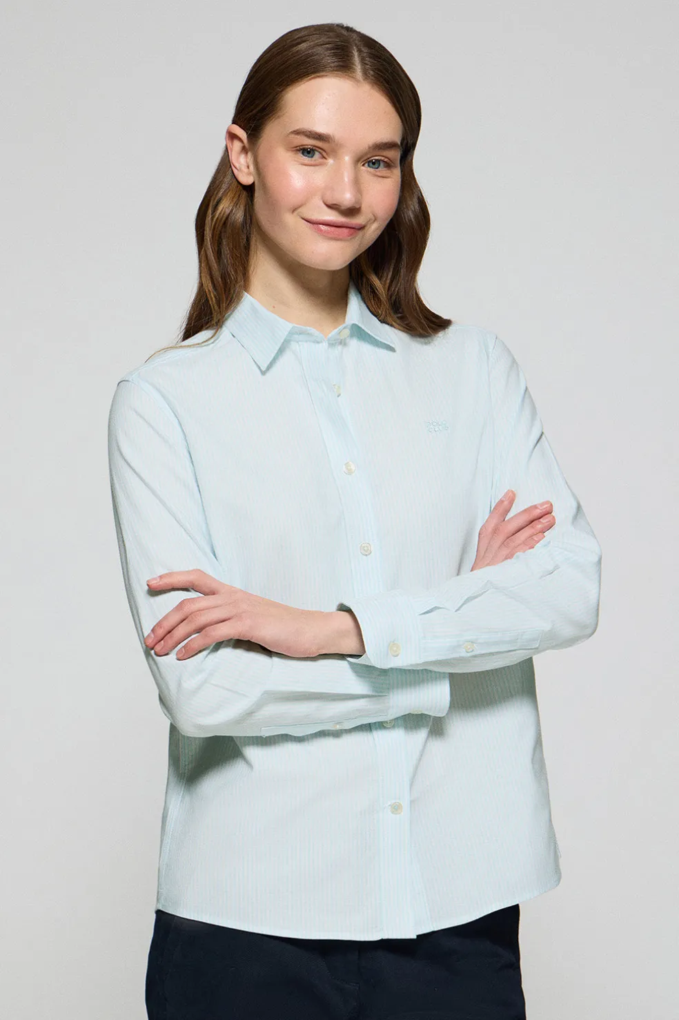 Camisa a rayas color aguamarina con logo bordado