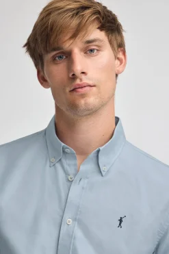 Camisa azul celste de corte regular con logo Rigby Go