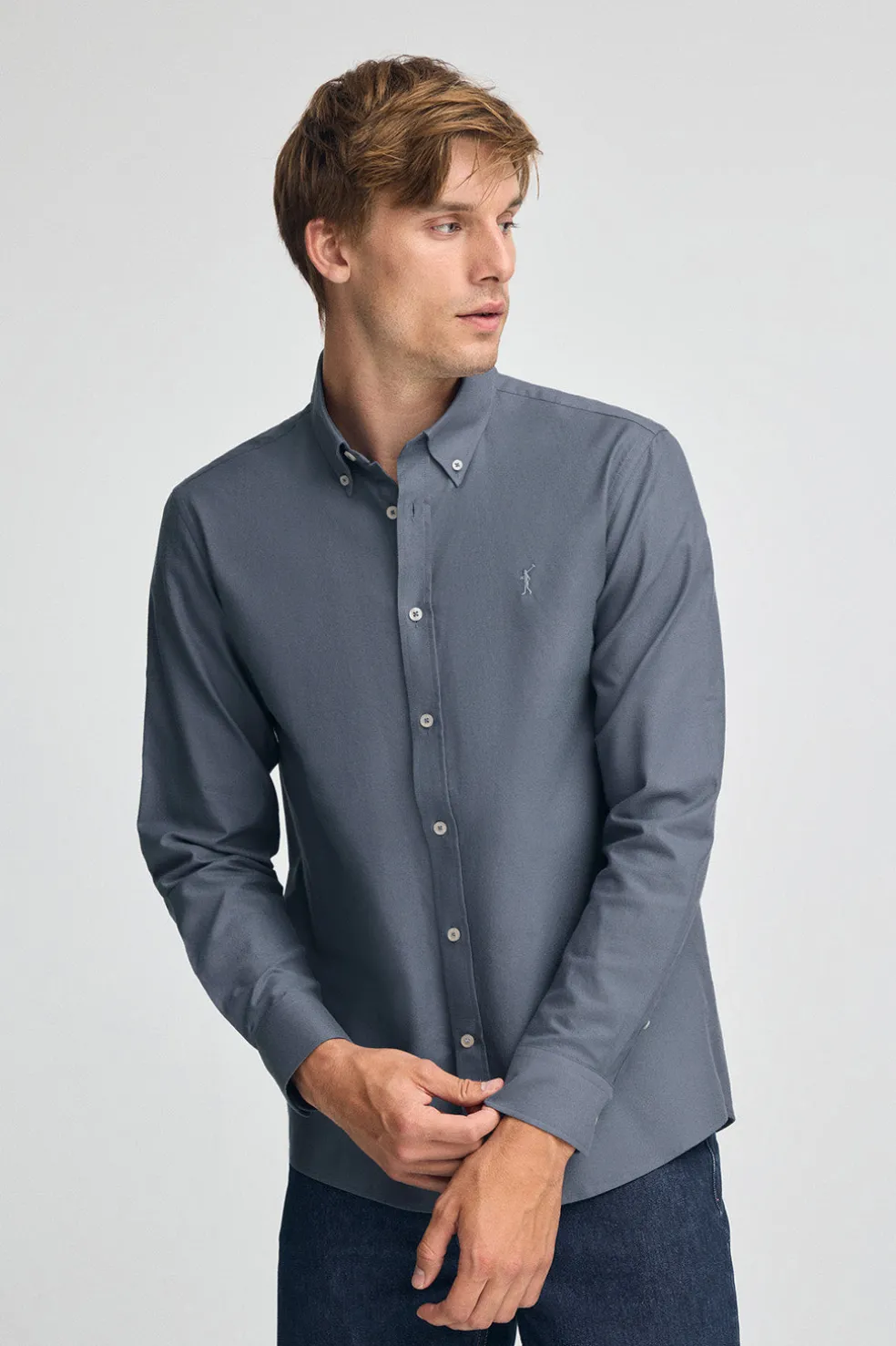 Camisa azul denim de corte regular con logo Rigby Go