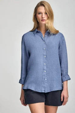 Camisa azul royal garment dye de lino con monograma bordado