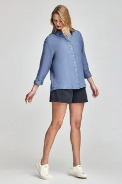 Camisa azul royal garment dye de lino con monograma bordado