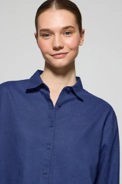 Camisa azul royal loose fit de lino y algodón con monograma bordado