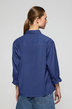 Camisa azul royal loose fit de lino y algodón con monograma bordado