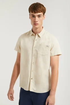 Camisa beige de lino con bolsillo en el pecho